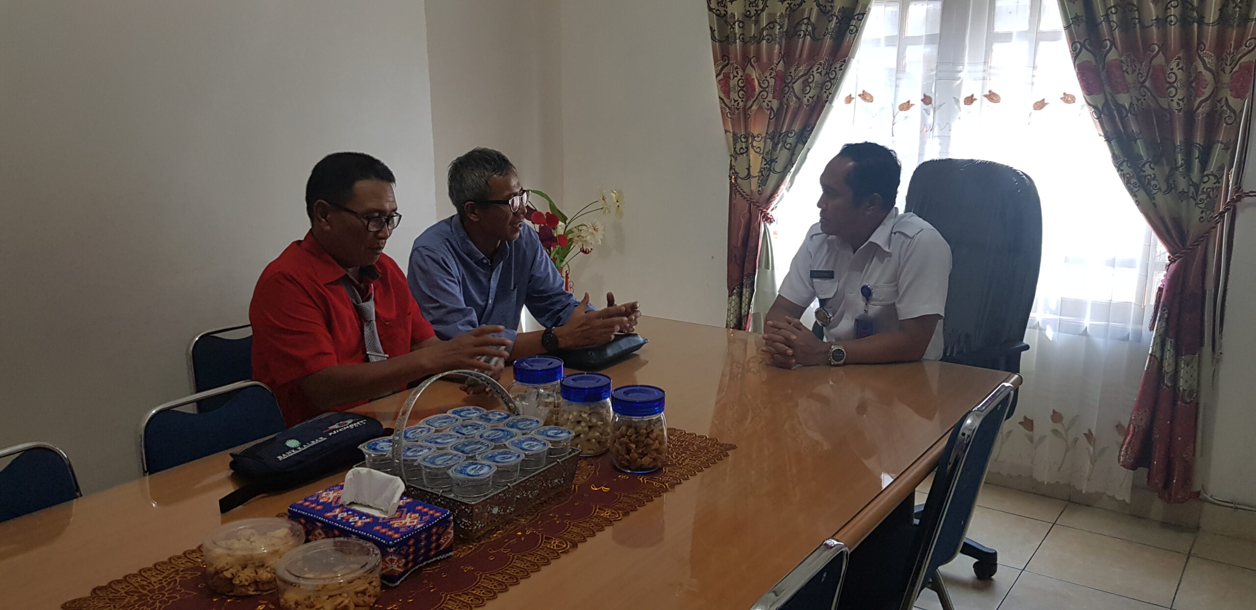 KEPALA BNNP MENERIMA KUNJUNGAN TIM PENELITI UNTAN KEPALA BNNP MENERIMA KUNJUNGAN TIM PENELITI UNTAN
