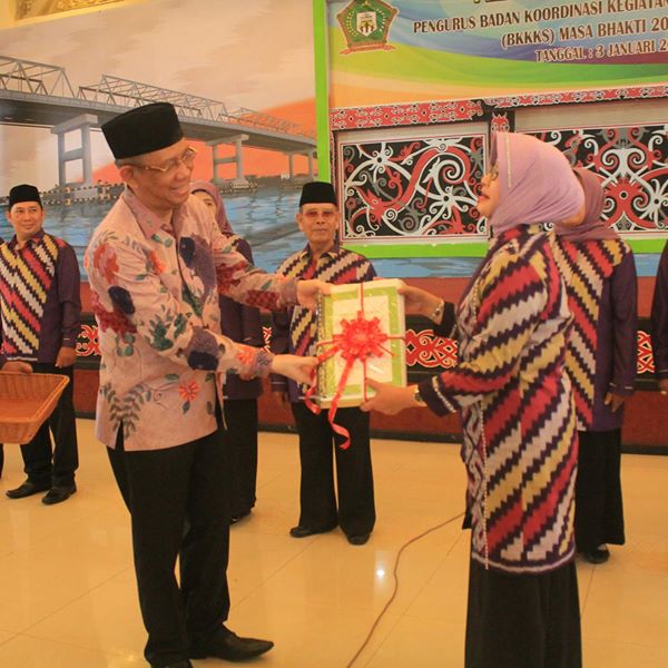 PELANTIKAN BADAN KOORDINASI KEGIATAN KESEJAHTERAAN SOSIAL PROVINSI KALIMANTAN BARAT PELANTIKAN BADAN KOORDINASI KEGIATAN KESEJAHTERAAN SOSIAL PROVINSI KALIMANTAN BARAT