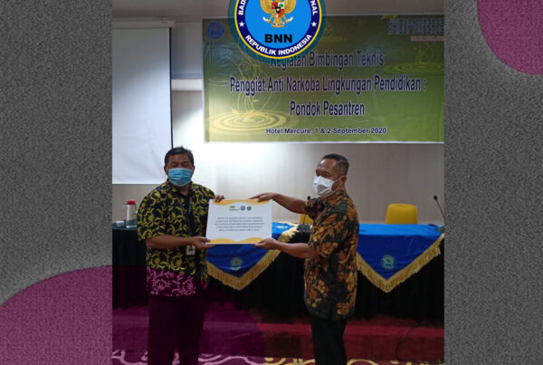 PENUTUPAN KEGIATAN BIMTEK PENGGIAT ANTI NARKOBA LINGDIK PESANTREN DAN PENYERAHAN BANTUAN PT.PEGADAIAN