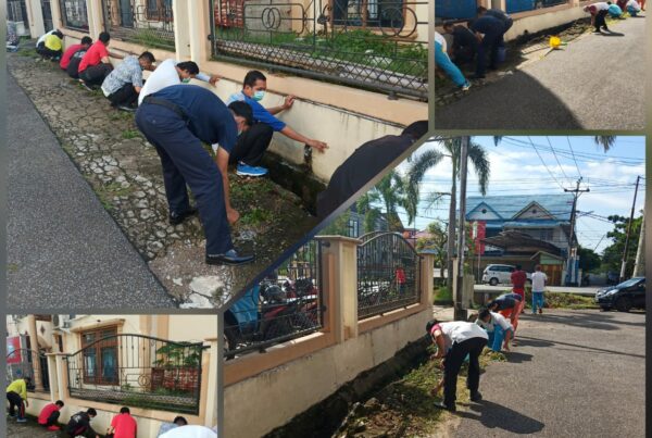 CEGAH COVID-19 DI LINGKUNGAN KERJA "BNNP KALBAR SECARA RUTIN MENJAGA KEBERSIHAN LINGKUNGAN" CEGAH COVID-19 DI LINGKUNGAN KERJA "BNNP KALBAR SECARA RUTIN MENJAGA KEBERSIHAN LINGKUNGAN"