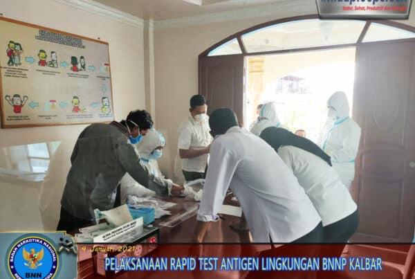 ANGGOTA BNNP KALBAR LAKSANAKAN RAPID TEST ANTIGEN AWAL TAHUN 2021