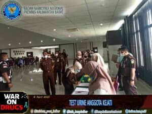 KEJAKSAAN TINGGI KALBAR TEST URINE SELURUH ANGGOTA KEJAKSAAN TINGGI KALBAR TEST URINE SELURUH ANGGOTA