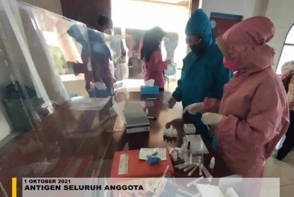 KETUA SATGAS COVID – 19 BNNP KALBAR TEST ANTIGEN SELURUH ANGGOTA