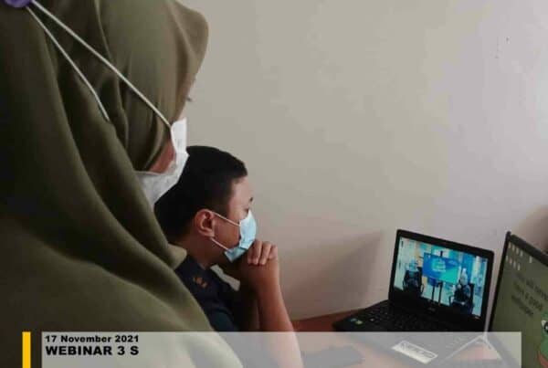 PETUGAS PENERIMA LAYANAN BNNP KALBAR IKUTI WEBINAR 3S