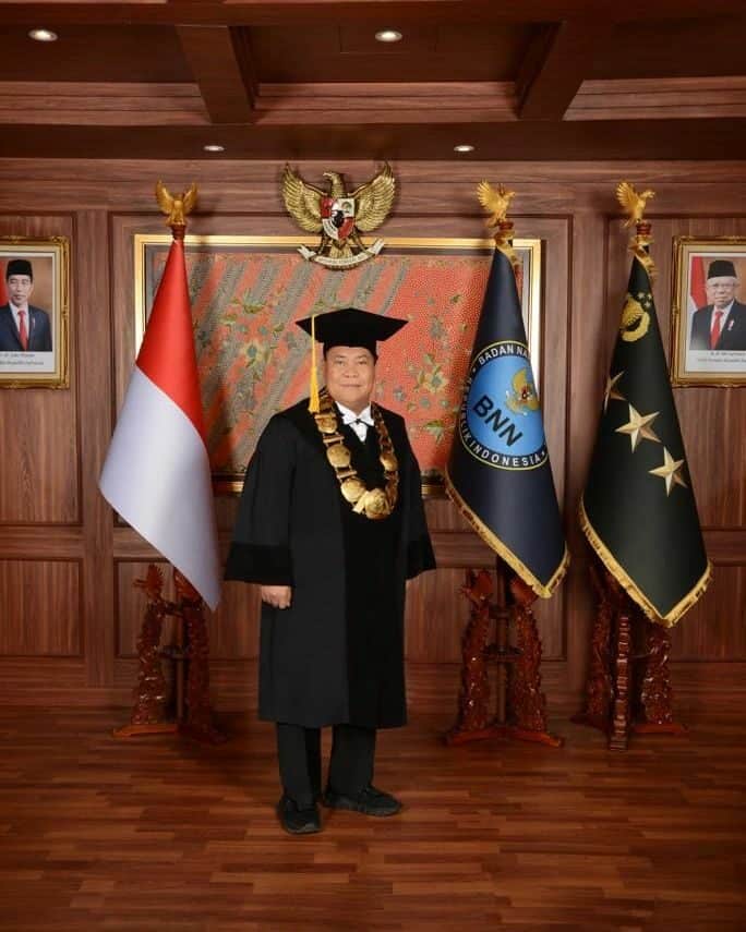 Mengenal Lebih Dekat Komjen Pol. Prof. Dr. Petrus R. Golose Mengenal Lebih Dekat Komjen Pol. Prof. Dr. Petrus R. Golose
