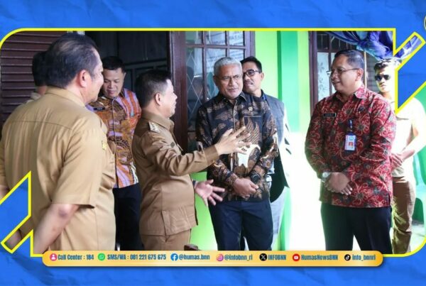 Kepala BNN RI, Marthinus Hukom, meninjau bangunan bekas Puskesmas Terigas yang rencananya akan diperuntukan sebagai kantor BNN Kabupaten Sambas, pada Selasa (4/6).