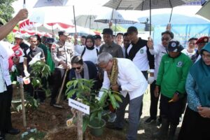 Deklarasi Sambas Bersinar, Sikap Tegas Masyarakat Perbatasan Melawan Kejahatan Narkotika Deklarasi Sambas Bersinar, Sikap Tegas Masyarakat Perbatasan Melawan Kejahatan Narkotika